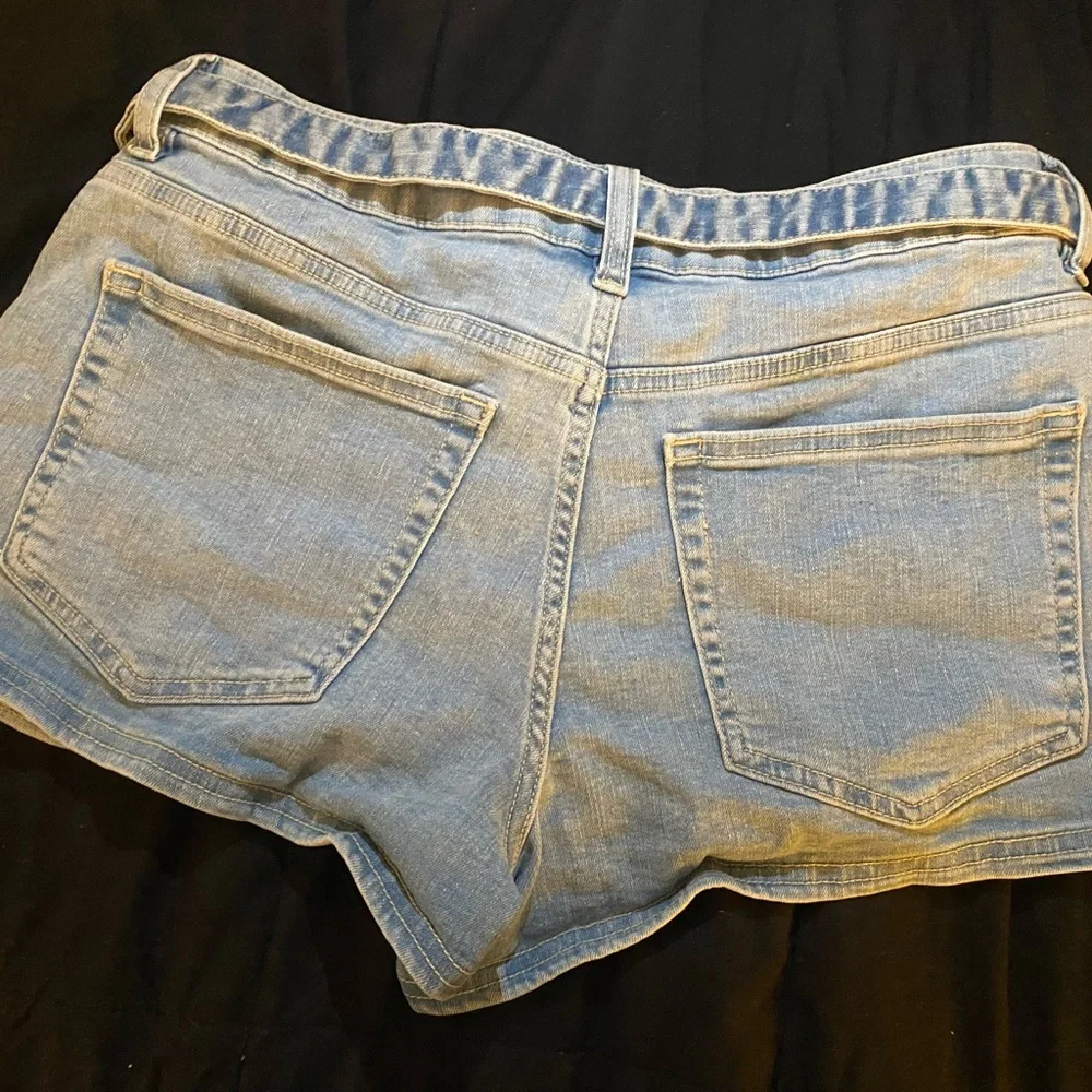 Forever 21 belted mini shorts - Picture 3 of 4